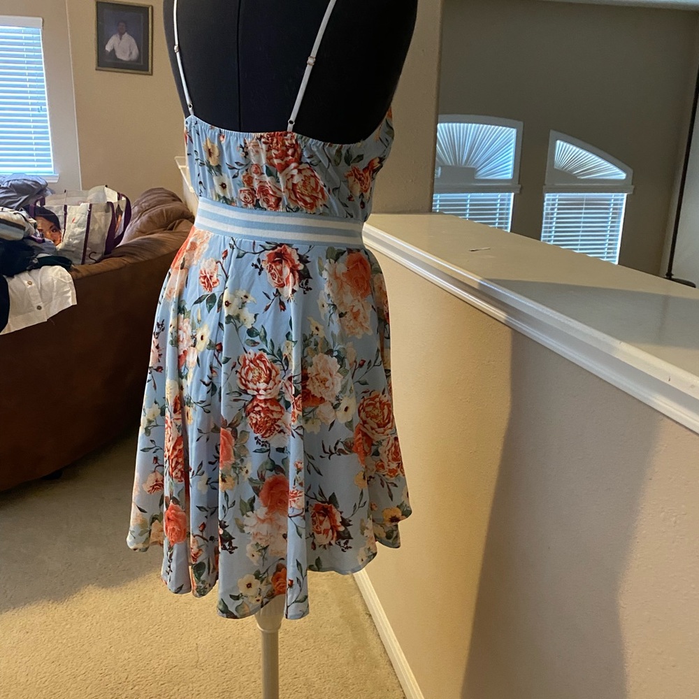 Dress - Picture 5 of 6
